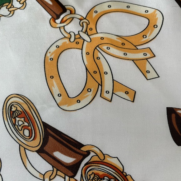 Square Scarf. - Picture 5 of 6